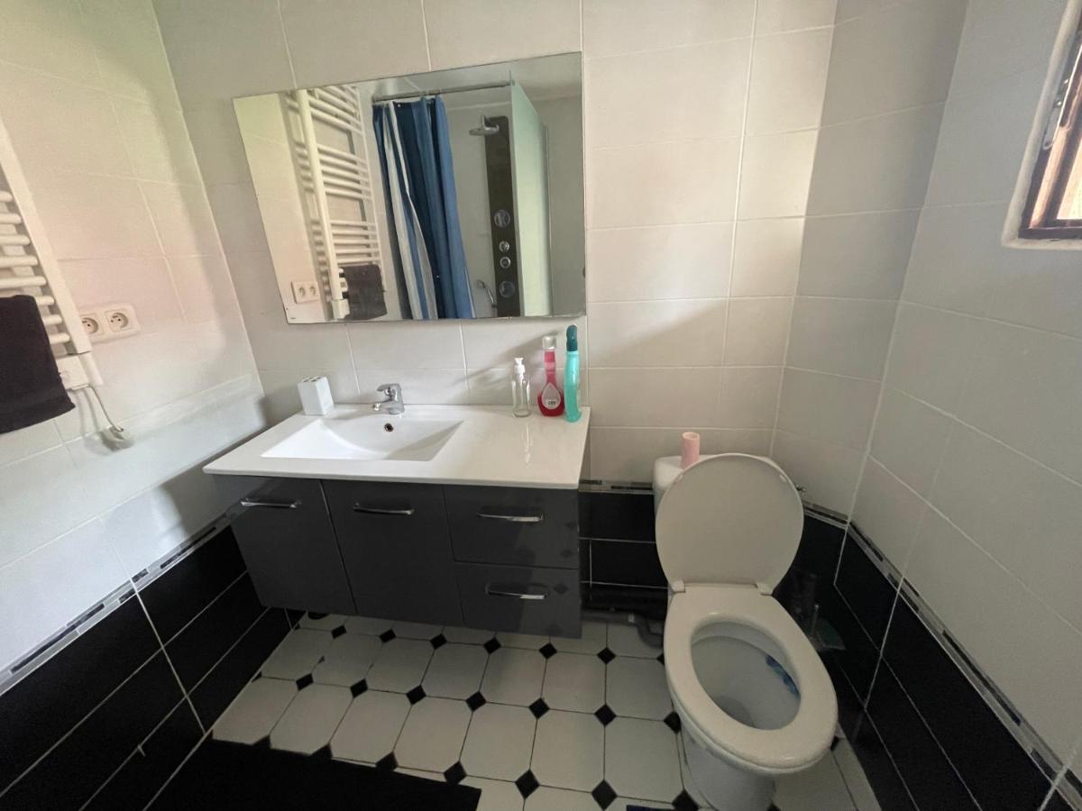 Agreable Appartement Dans Une Maison แซงต์-เดอนี ภายนอก รูปภาพ