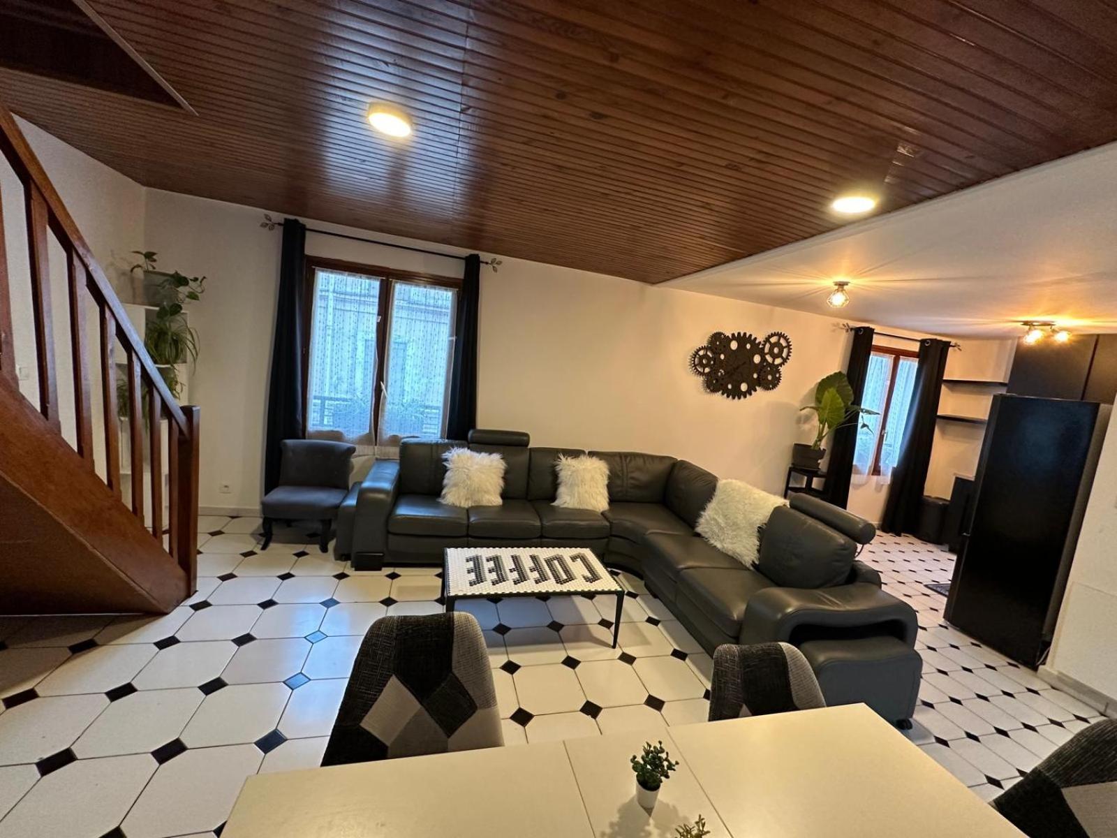 Agreable Appartement Dans Une Maison แซงต์-เดอนี ภายนอก รูปภาพ