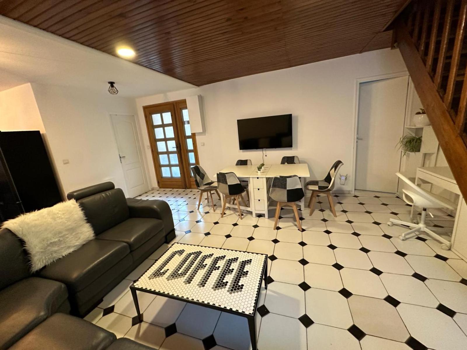 Agreable Appartement Dans Une Maison แซงต์-เดอนี ภายนอก รูปภาพ