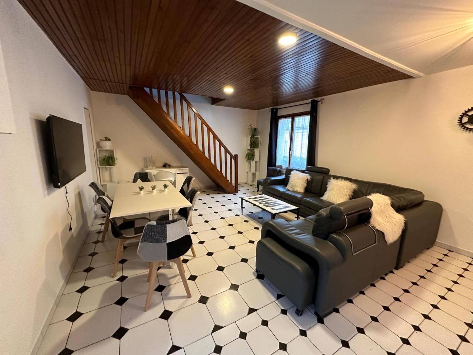 Agreable Appartement Dans Une Maison แซงต์-เดอนี ภายนอก รูปภาพ