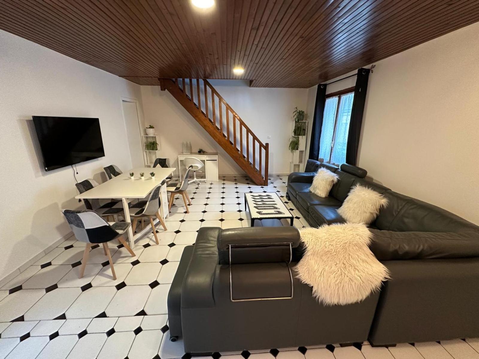 Agreable Appartement Dans Une Maison แซงต์-เดอนี ภายนอก รูปภาพ