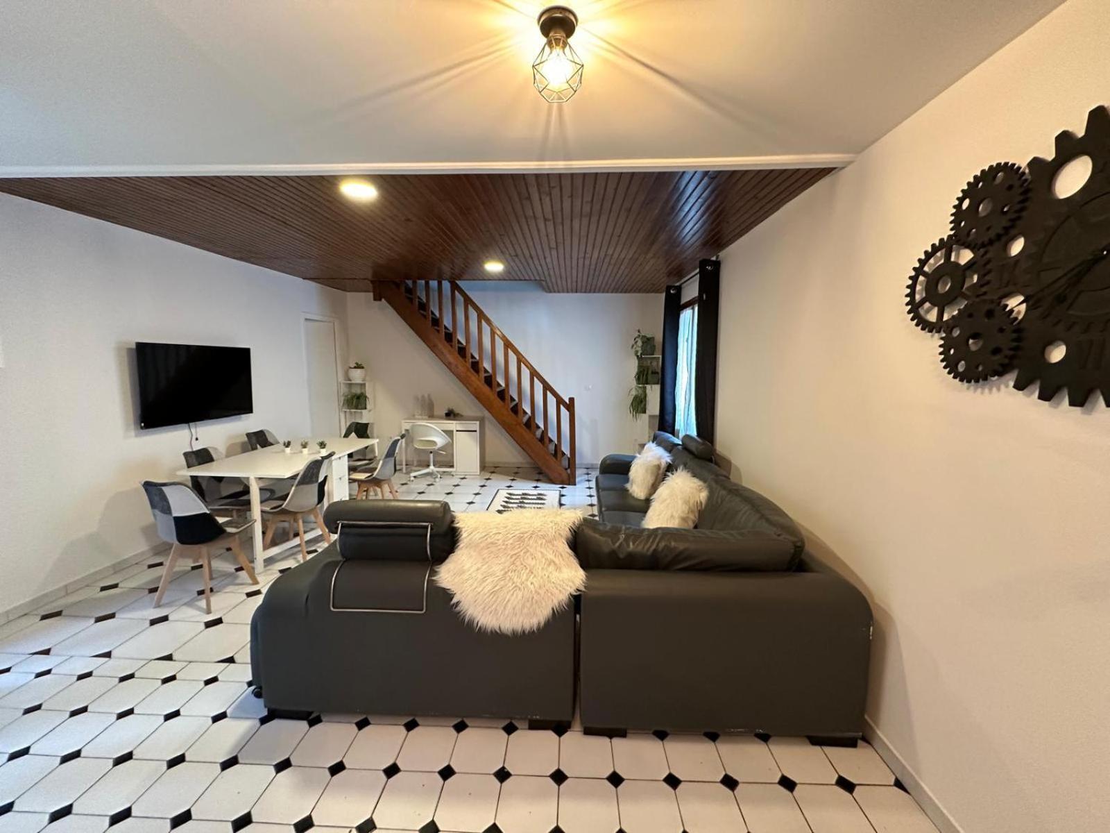 Agreable Appartement Dans Une Maison แซงต์-เดอนี ภายนอก รูปภาพ